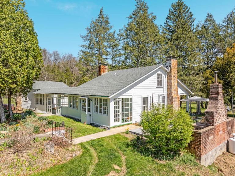 Shenandoah Escape | Hot Tub · Fireplace · 4 Acres - B&B Basye