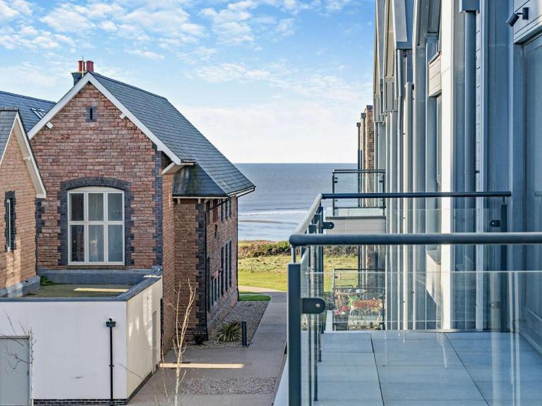 2 Bed in Porthcawl oc-93652 - Chambres d'hôtes Porthcawl