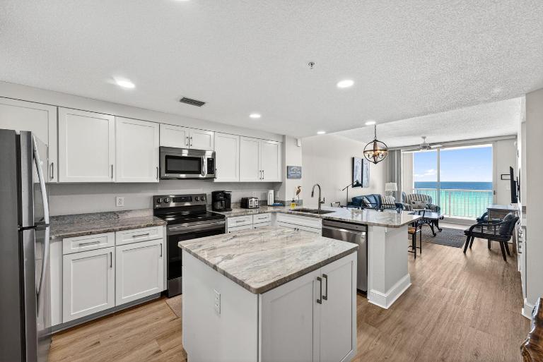 Majestic Resort! Newly Updated Beachfront 3BR Condo - Chambres d'hôtes Panama City Beach