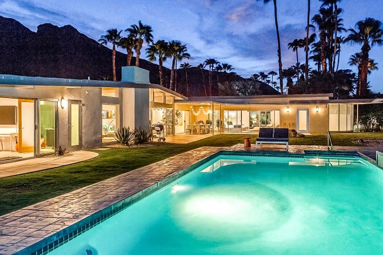 Enjoy Life - 3333 - Bed and Breakfast Palm Springs