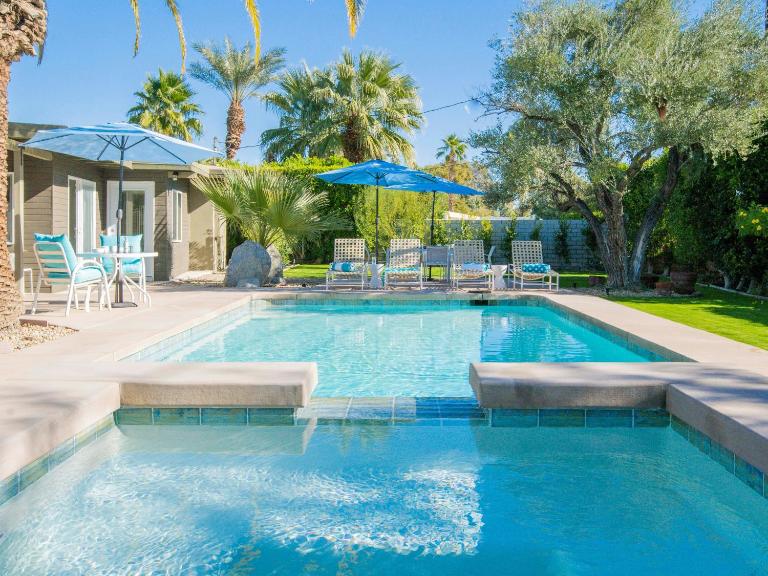 Canary Palms - B&B Palm Springs