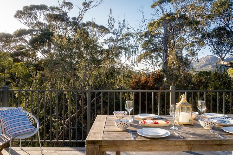 Freycinet Haven- 4-bedroom house at the edge of the National Park & easy access to Coles Bay hub! - Bed and Breakfast Coles Bay
