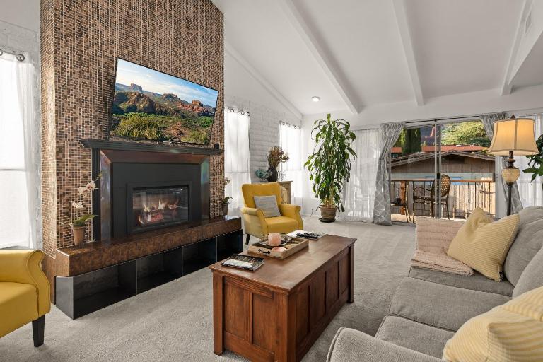 Red Rock Retreat with 360 Panoramic Views & Steps to Uptown Shops - B&B Sedona