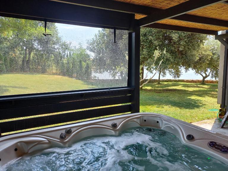 Beach House IVE, romantic escape with jacuzzi, pool & olive grove charm in Pomer, Istria - Chambres d'hôtes Pomer