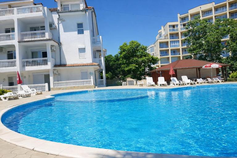 Sunny Beach Bravo 3 - 2BR Pool View Apartment - B&B Slanchev Bryag