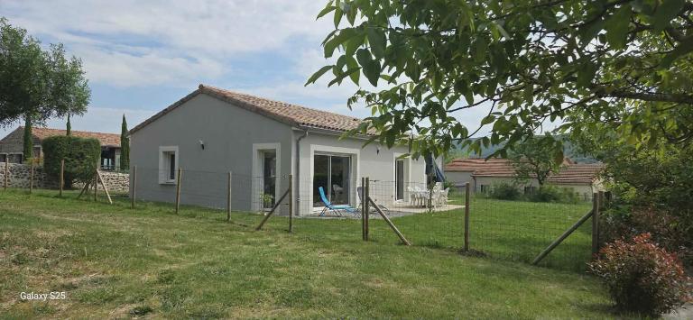 Gîte du Clocher Villa pour 6 personnes 3 chambres - Bed and Breakfast Saint-Lager-Bressac