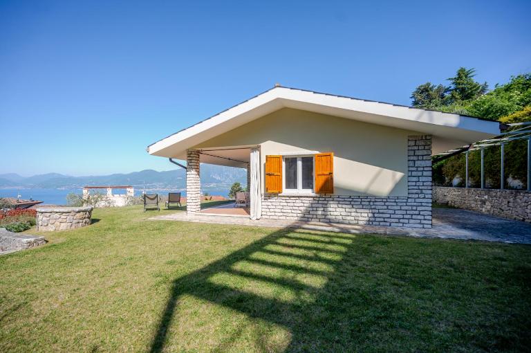 ApartmentsGarda - Albisano Sky House - Bed and Breakfast Torri del Benaco