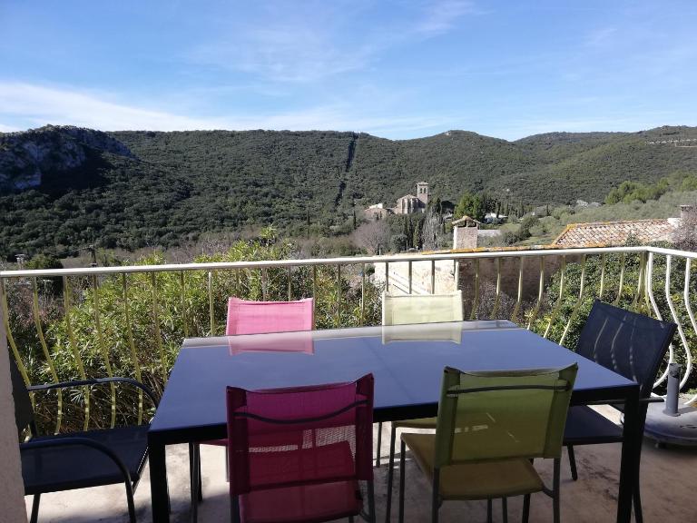 Maison calme avec vue exceptionnelle - Bed and Breakfast Vailhan