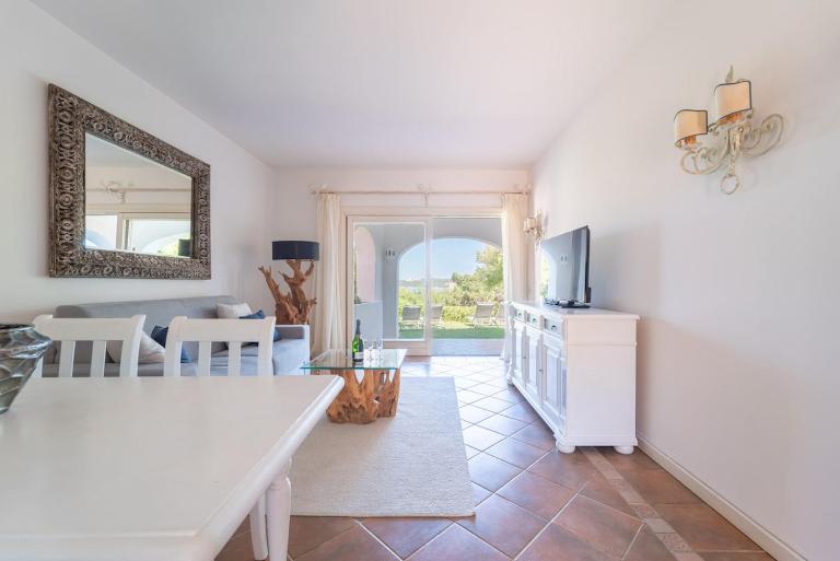 Garden Bay - Oasi DeLuxe con Vista Mare e Piscina - B&B Liscia di Vacca