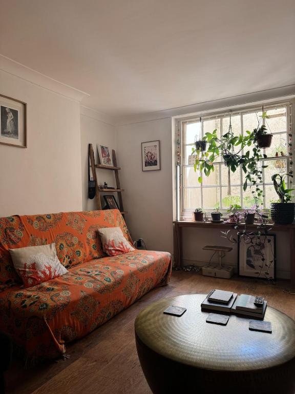 Lush Garden Flat 30 Secs to the Sea - Bed and Breakfast Brighton
