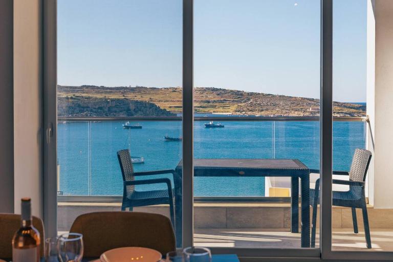 Vistamare Suites - St Pauls Bay Seafront Views - Chambres d'hôtes San Pawl il-Bahar