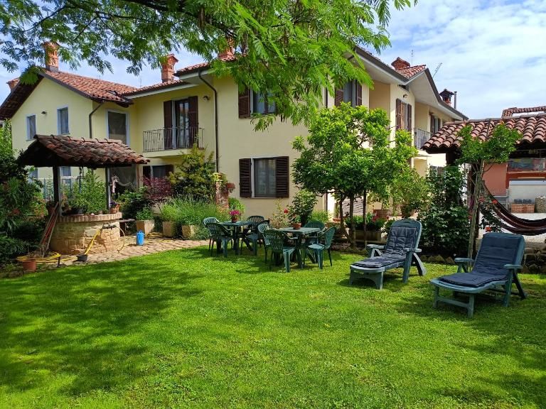 Casa Vicino - Bed and Breakfast Carrù