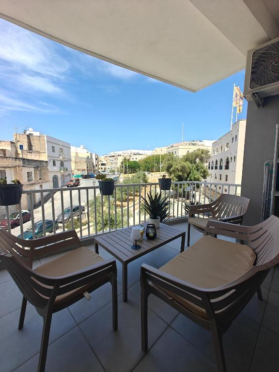 Modern & Spacious 2BR Apartment with Balcony in Birkirkara - B&B Birkirkara