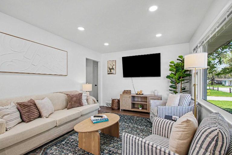 Modern 3BR Escape - B&B Michigan City
