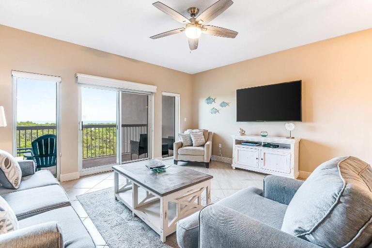 6th-Floor Condo with Pool Hot Tub and Gym - B&B Destin
