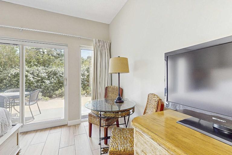 Ground-Level Studio with Resort Pools and Beach Access - Ferienwohnung Destin