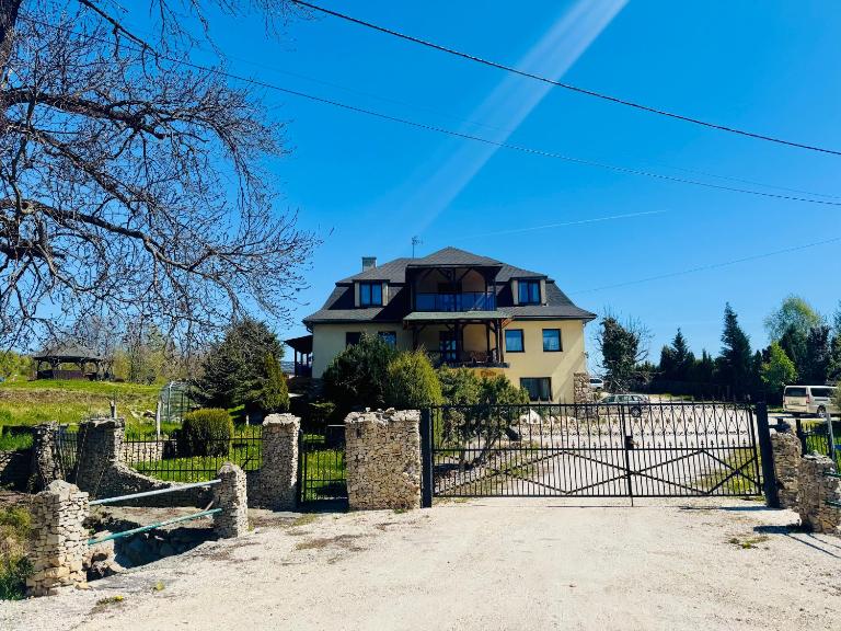 Agroturystyka Leszczynowy Dworek - Chambres d'hôtes Ponikwa