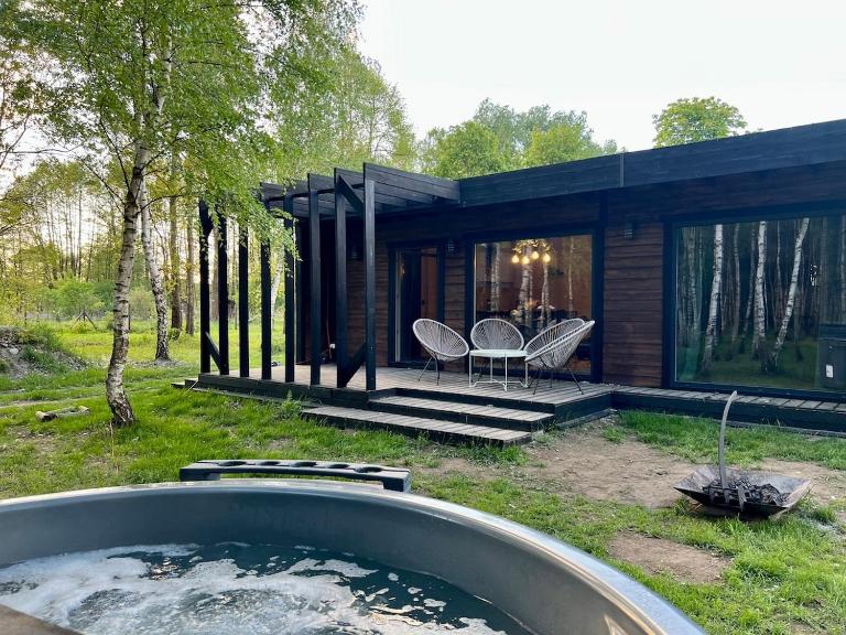 GreenWood II - Domek z jakuzzi i furtka do lasu - B&B Tuliska