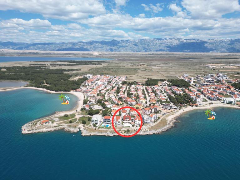 Luxury Beachfront Apartment-Villa Bregeš, Povljana - B&B Povljana