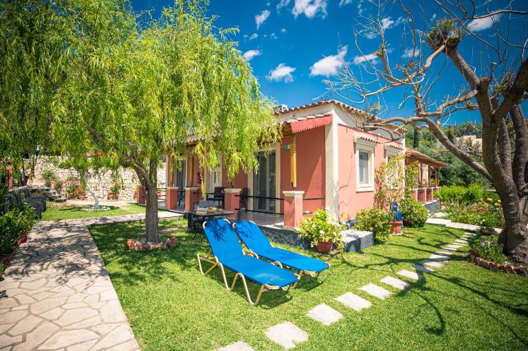 Bozikis Apartments & Studios - Chambres d'hôtes Palaiokastrítsa