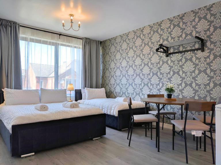 Large Studio Near Airport & Centre Free Parking - B&B Liverpool