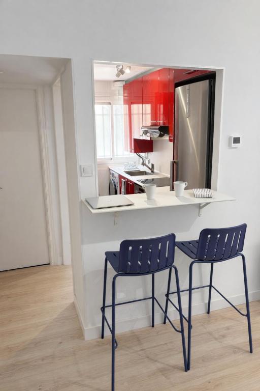 Bright 3BR Apartment with Terrace in Madrid Rio - Chambres d'hôtes Madrid