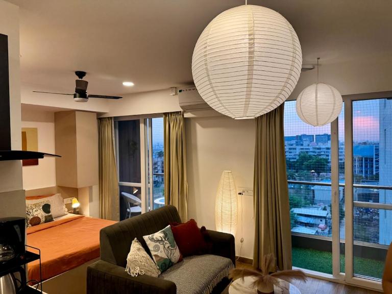 01 Stays Sunset Haven - Near Airport and Symbiosis with City Views - B&B Pune