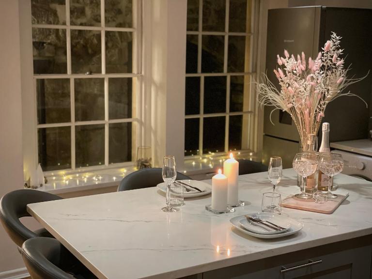 The Garden Apartment - Sleeps 4 - Central Hideaway - Bed and Breakfast Bath