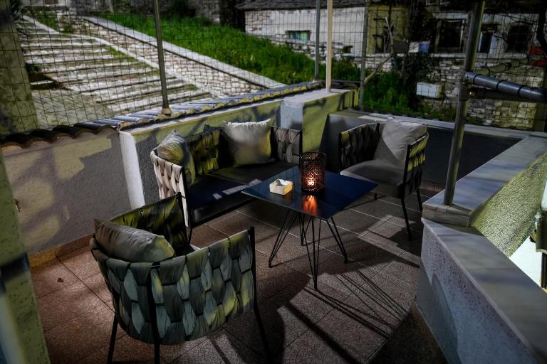 Old Bazaar Balcony Villa - B&B Gjirokastër