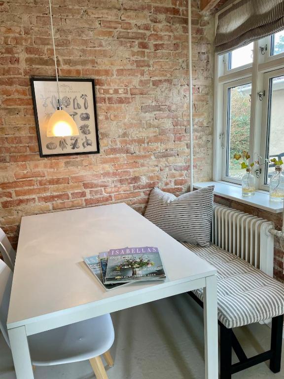 Lovely house by the beach & shopping - Ferienwohnung Spodsbjerg