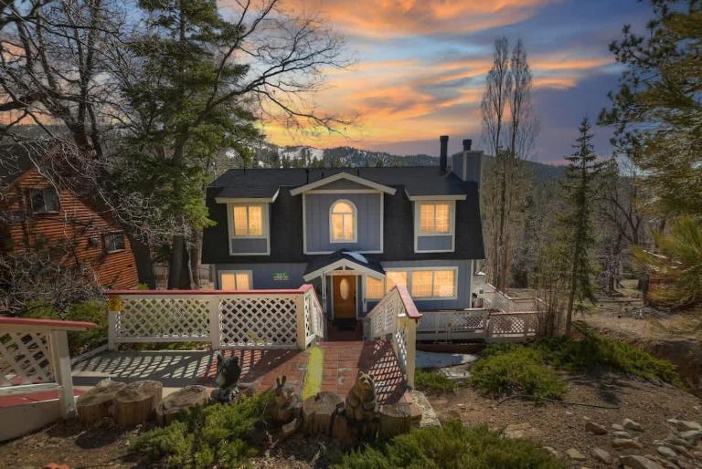 Bearfoot Den 0.9 Miles to Bear Mountain Ski Resort - B&B Big Bear Lake