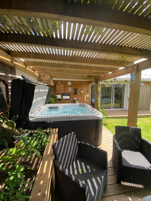 Maison familiale Tarnos, 4 chambres, jacuzzi - B&B Labenne