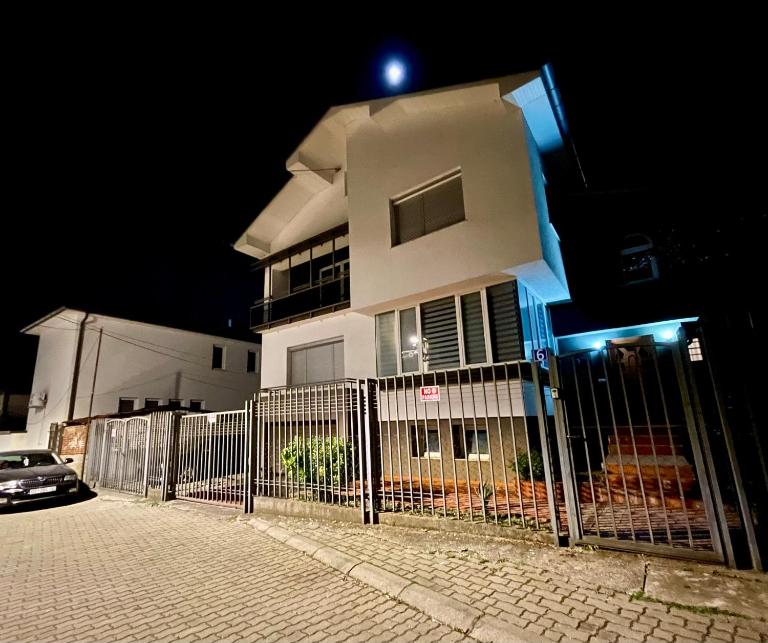 Central Home - B&B Peja