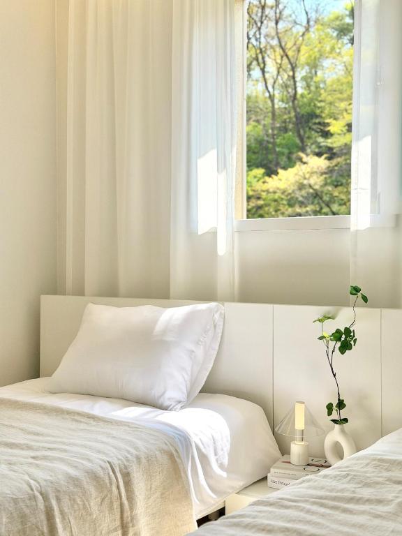 INTER-REST INN ㅣ New Building with elevator ㅣ Subway 3 mins ㅣ Hongdae 15 mins - B&B Seul
