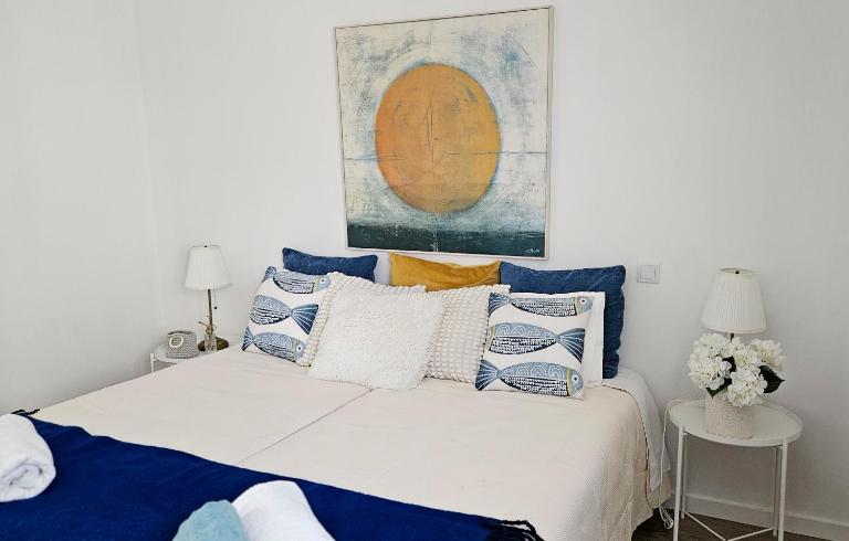 Esmeralda II - stylish with pool, private parking, AC, Wi-fi, top location, in Olhão - B&B Olhão