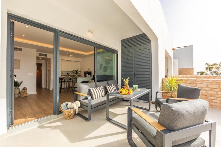 2BR Apt with Terrace & Parking, Near Beach & Town - B&B Tarifa