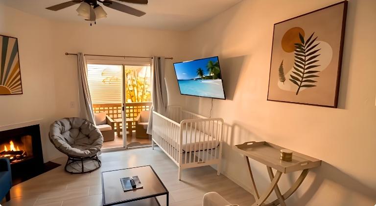 Suite Life Wilmington - Spacious, Pet-Friendly 1BR with Pool, Balcony, and Prime Location - B&B Wilmington
