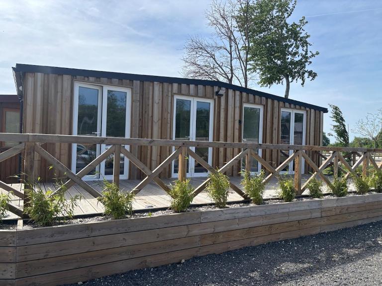 Equi-Lodge dans un domaine équestre proche Disney - B&B La Houssaye-en-Brie