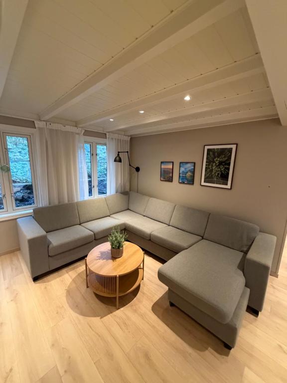 Villa ihugas - A modern Family Home close to the sea - Chambres d'hôtes Skjelfjord
