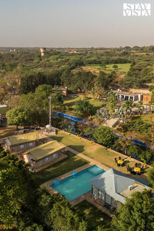 StayVista at Kaimalgarh Aravalli Estate with Private Pool & Lake - Chambres d'hôtes Gurgaon