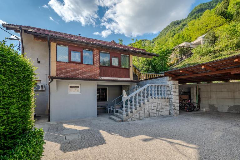 Apartment Lev with Terrace and 2 Bedrooms - B&B Tolmin
