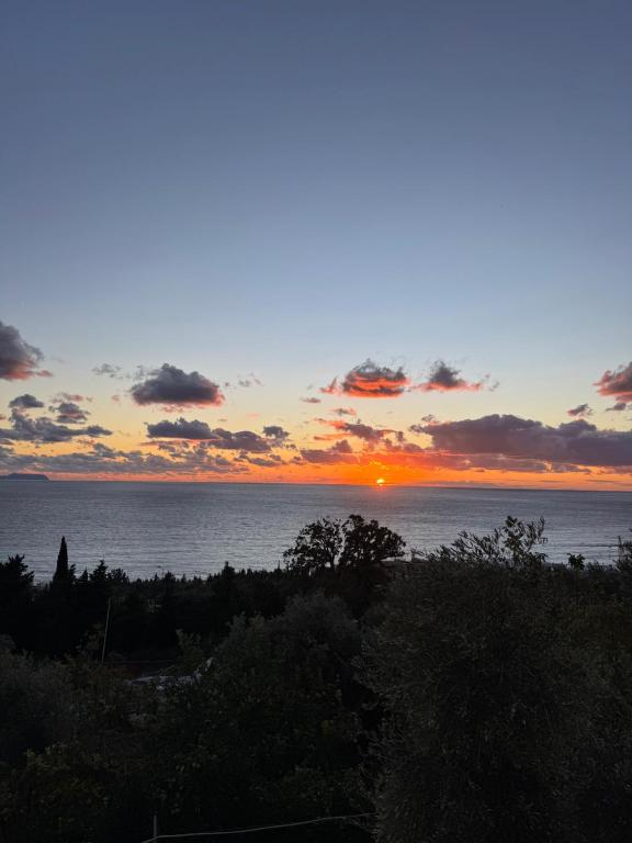 Ionian Sunset Drymades - Chambres d'hôtes Gjalicë