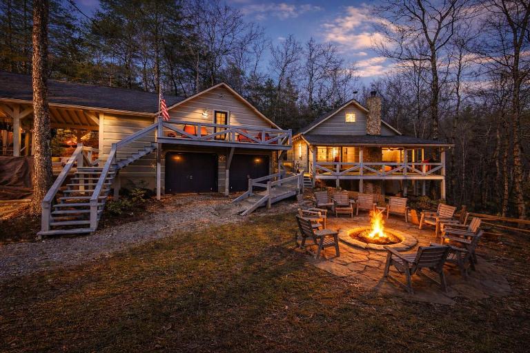 Near Toccoa River • Hot Tub • Fire Pit • Gameroom - B&B Blue Ridge