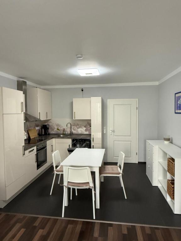 Modern, Fully Furnished 3-Room Apartment - B&B Groß-Gerau