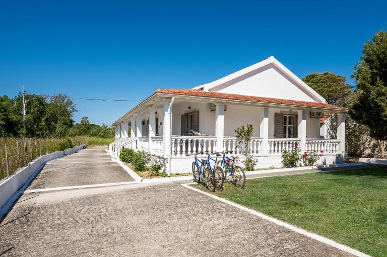 Serenity Apartments, Next to the Beach - B&B Ágios Geórgios