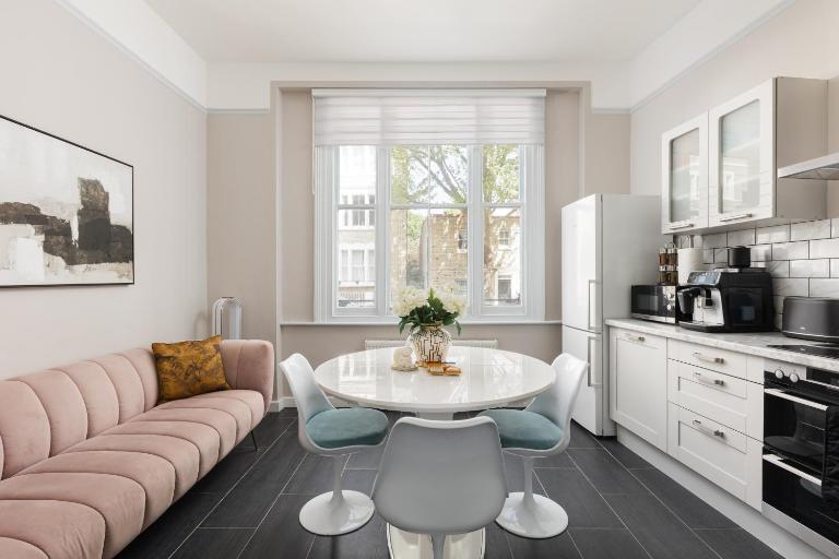 Vibrant 2 BR flat in Victorian house, Earl's Court - B&B Londra