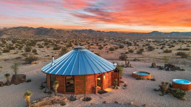 Mojave Yurt, 25 Acres, Hot Tub, Pool & Stargazing - B&B Joshua Tree