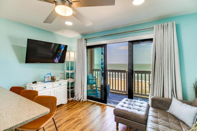 Balcony w/ Ocean View! North Beach 2nd-Floor Condo - B&B Corpus Christi