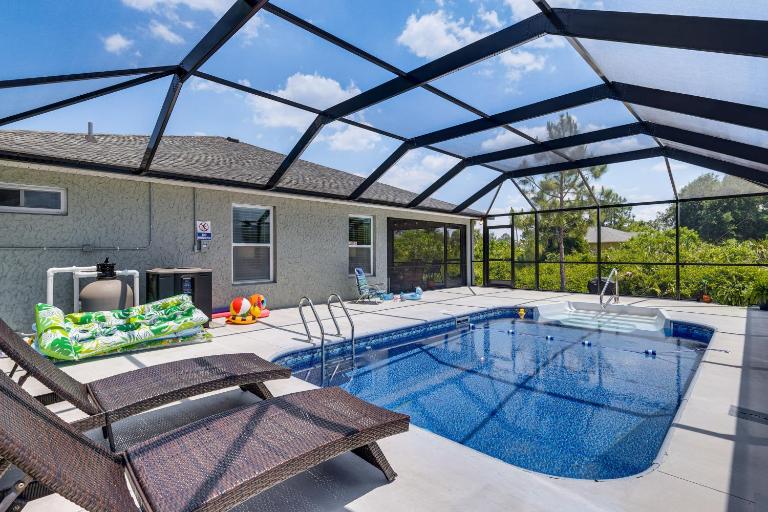 Fairways & MLB Fun! Poolside Haven in Lehigh Acres - Ferienwohnung Lehigh Acres