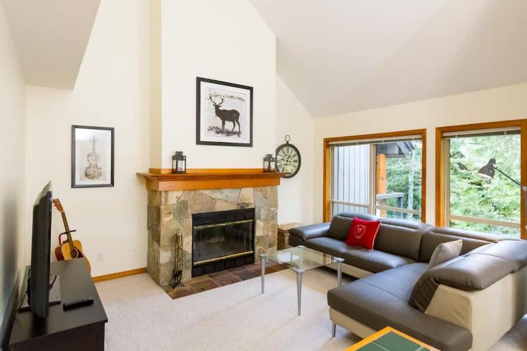 49 Painted Cliff - B&B Whistler